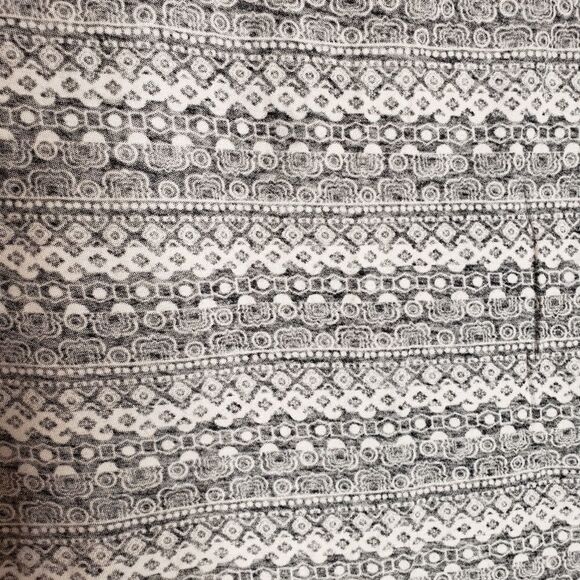 COPY - Mossimo Geometric Pattern Tee Shirt - Small - Picture 2 of 4